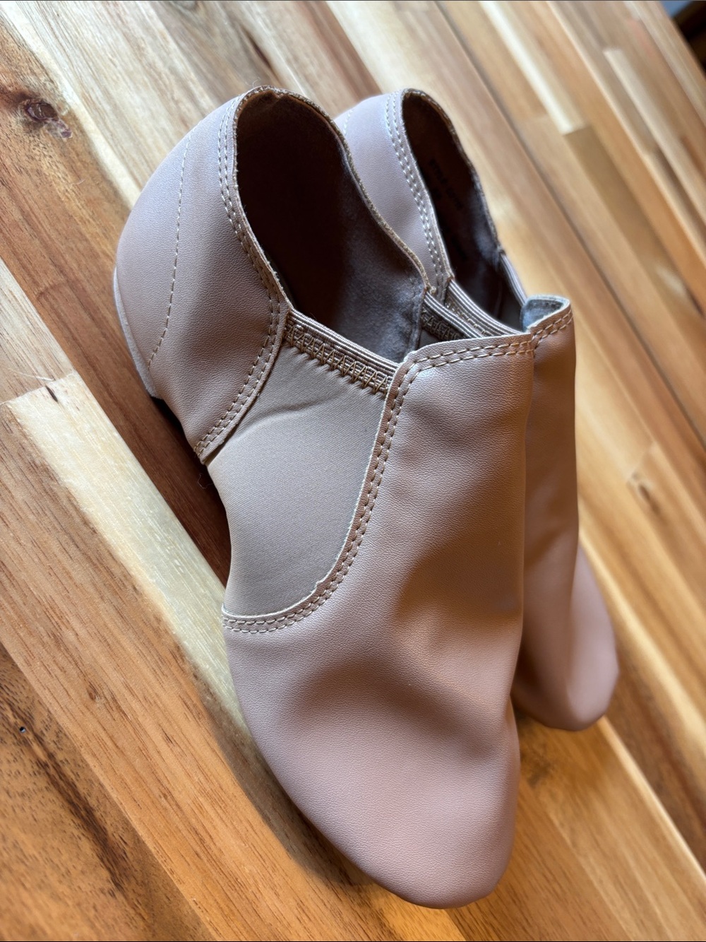 Kids Slip-On jazz Dance Shoe in Blush size A6